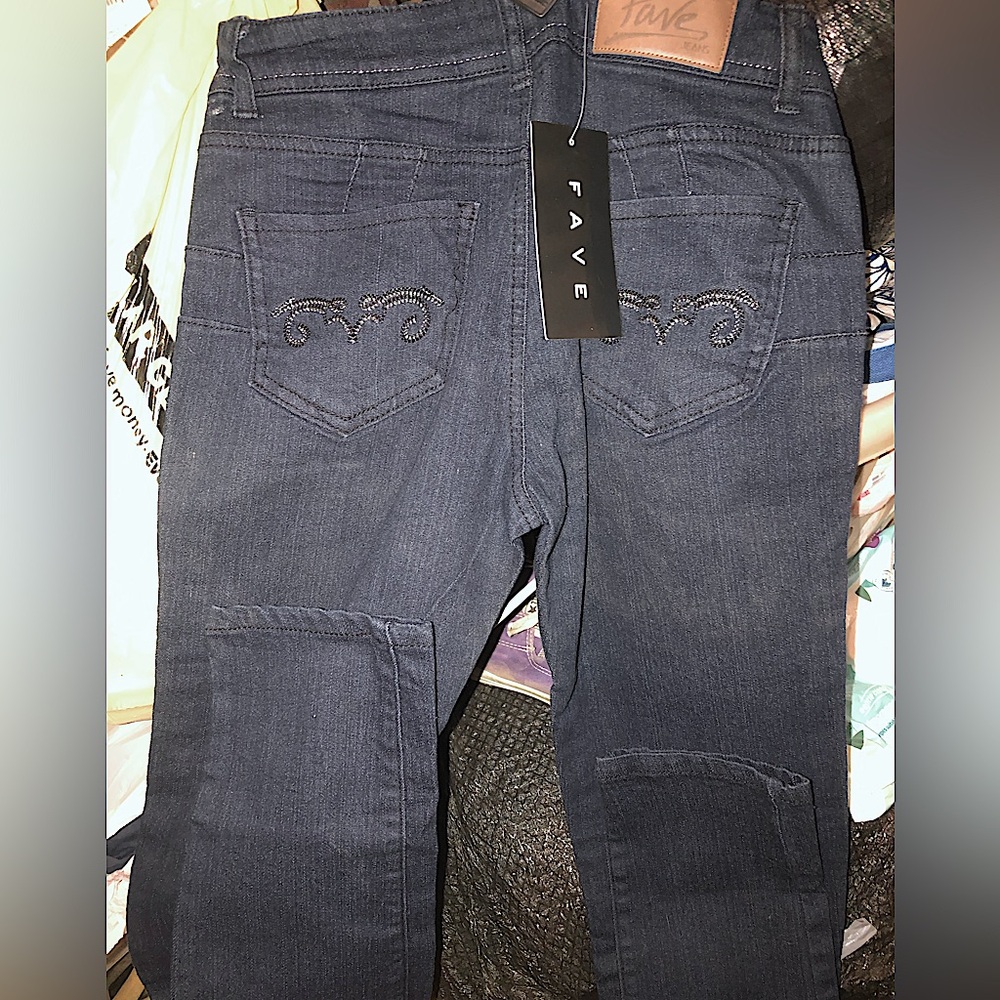 *NWT* Fave Jeans Dark Wash Skinny Leg Size 3 (juniors)